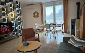 Maison Seventies climatisée, parking privé